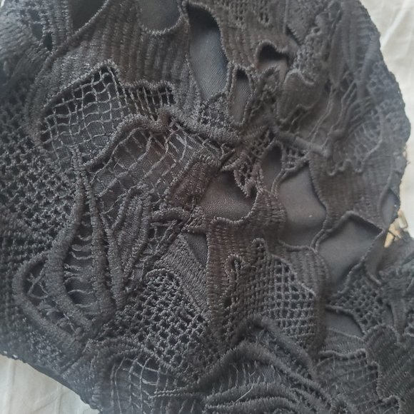 Lil black crop - Picture 3 of 5